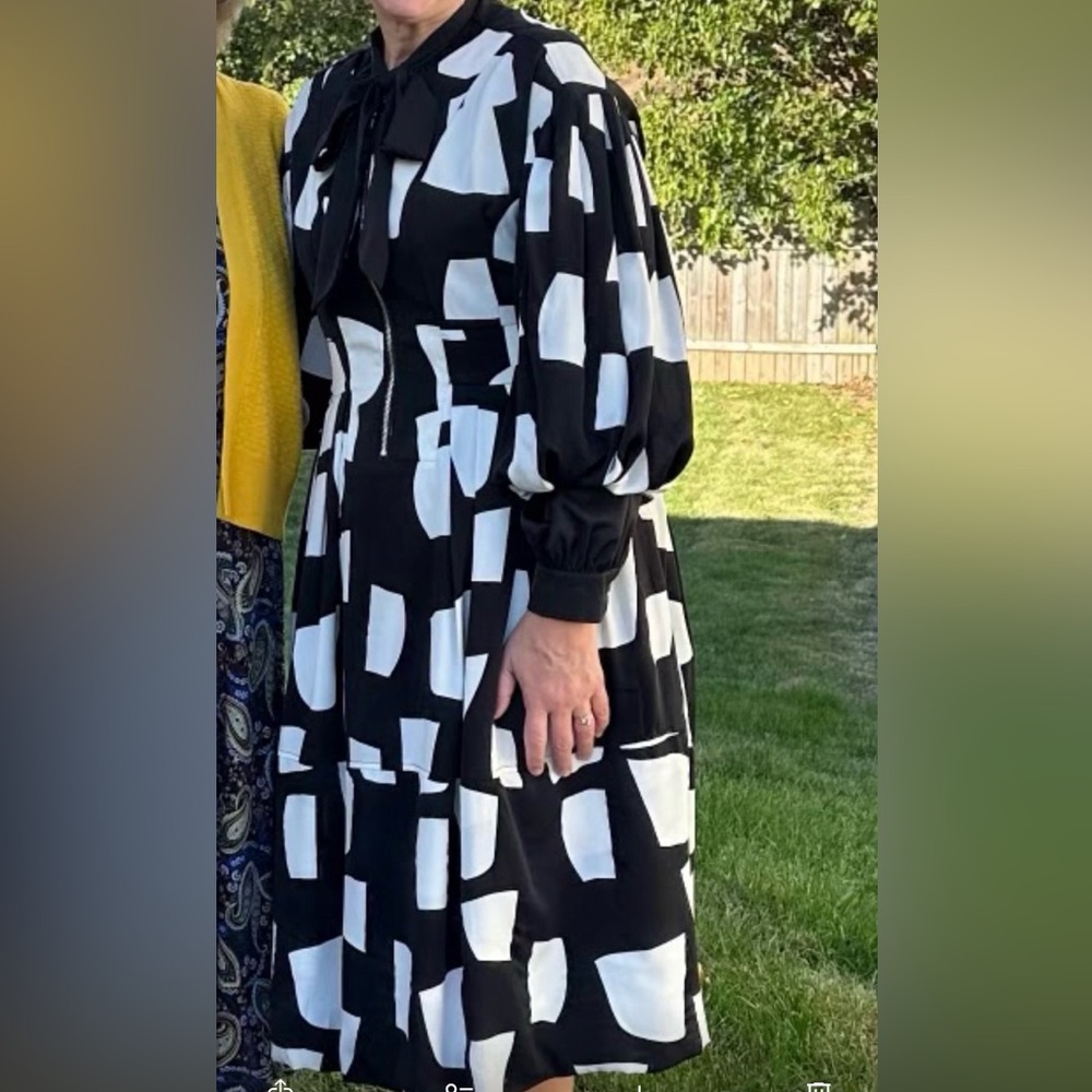 Gracia Black and White Abstract Long Sleeve Dress - Picture 9 of 9